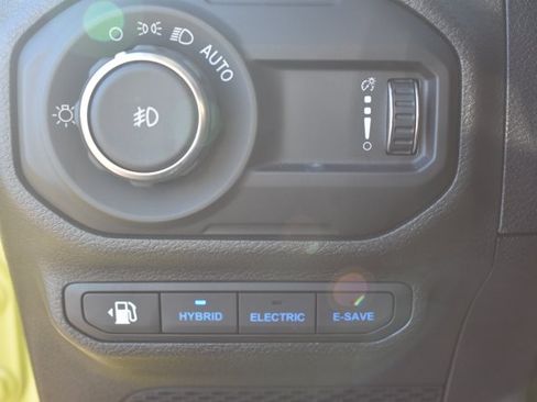 Used 2023 Jeep Wrangler Unlimited Sahara w/ Cold Weather Group AWD/4WD image 28