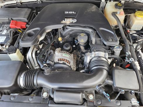 Used 2020 Jeep Gladiator Sport w/ Quick Order Package 24S image 17