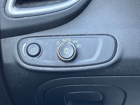 Used 2019 Chevrolet Trax LT w/ LT Convenience Package AWD/4WD image 20