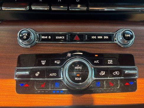 Used 2021 Lincoln Aviator Grand Touring w/ Equipment Group 302A AWD/4WD image 23