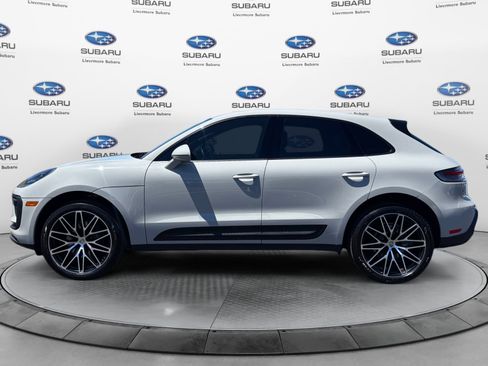 Used 2023 Porsche Macan AWD/4WD image 2