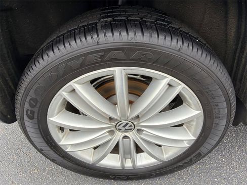 Used 2016 Volkswagen Tiguan SE image 17