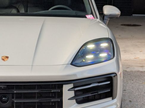 Certified 2026 Porsche Cayenne AWD/4WD image 12
