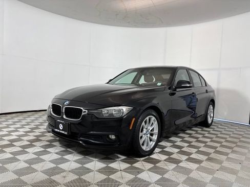 Used 2017 BMW 320i xDrive Sedan AWD/4WD image 3