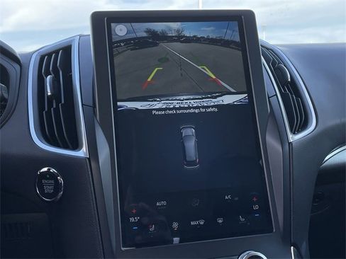 Used 2024 Ford Edge Titanium image 19