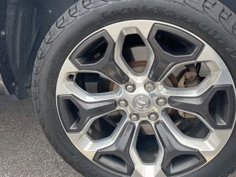 Used 2019 RAM 1500 Laramie AWD/4WD image 9