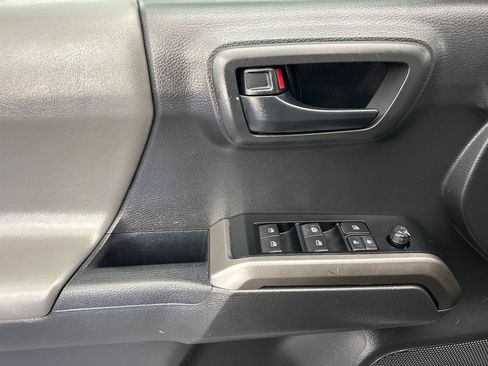 Used 2022 Toyota Tacoma SR5 w/ Technology Package AWD/4WD image 10