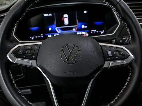 Certified 2024 Volkswagen Tiguan SE image 18