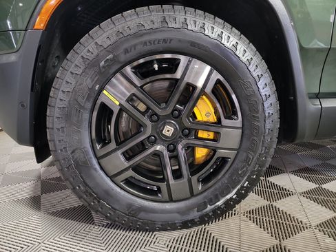 Used 2023 Rivian R1T Adventure AWD/4WD image 9