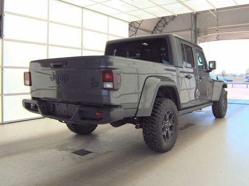 Used 2021 Jeep Gladiator Sport AWD/4WD image 2