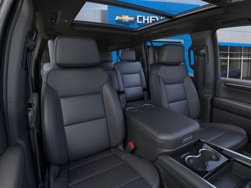 New 2026 Chevrolet Suburban Z71 image 16
