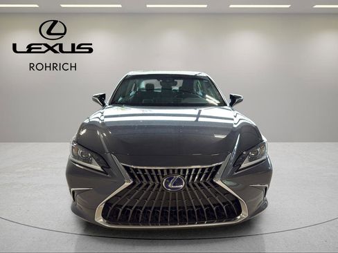 Used 2022 Lexus ES 300h w/ Accessory Package FWD image 2