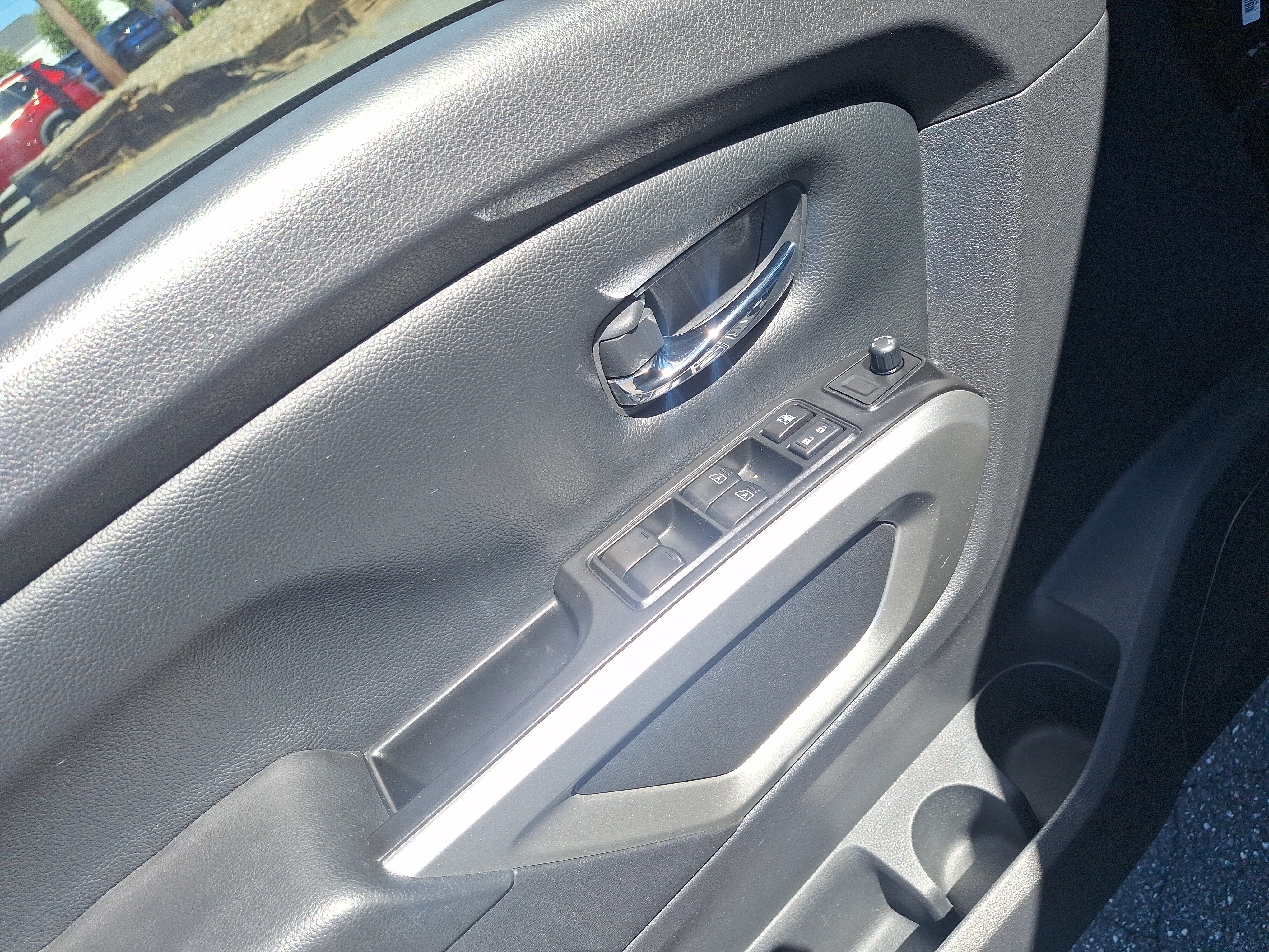 Used 2024 Nissan Titan SV w/ SV Convenience Package AWD/4WD image 10