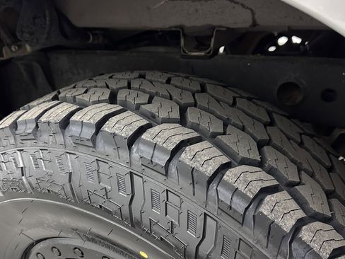 Used 2020 Nissan Frontier SV RWD image 28