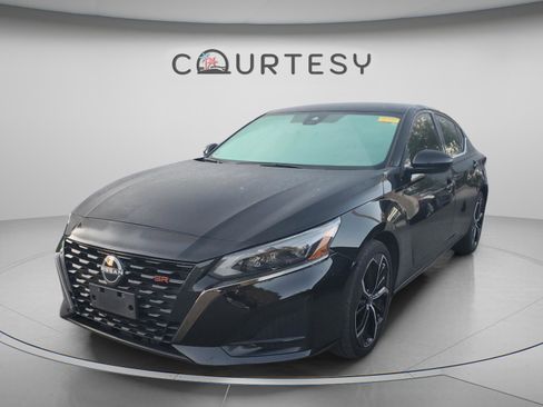 Used 2023 Nissan Altima 2.5 SR FWD image 6