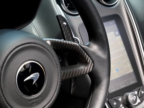 Used 2020 McLaren 570S Spider RWD image 12