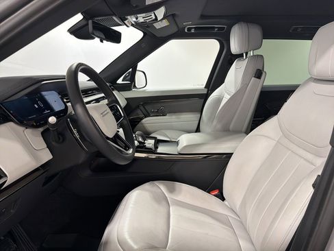 Used 2025 Land Rover Range Rover Sport SE image 11