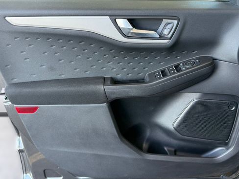 Certified 2020 Ford Escape SE image 22