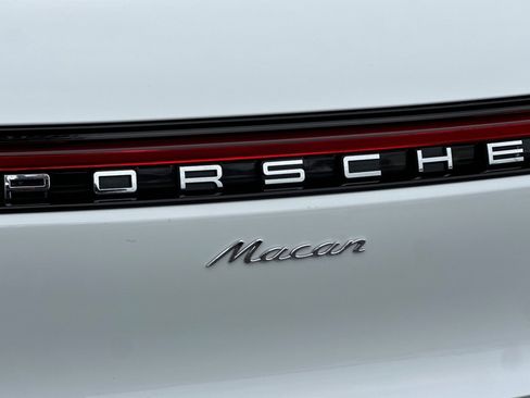 Used 2023 Porsche Macan AWD/4WD image 26