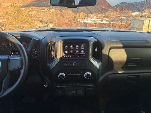 Used 2024 GMC Sierra 2500 Pro w/ Convenience Package image 15