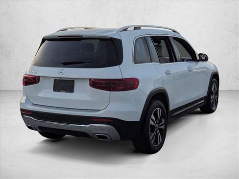 Used 2026 Mercedes-Benz GLB 250 image 2