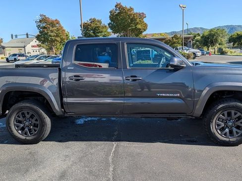 Used 2023 Toyota Tacoma SR5 AWD/4WD image 11