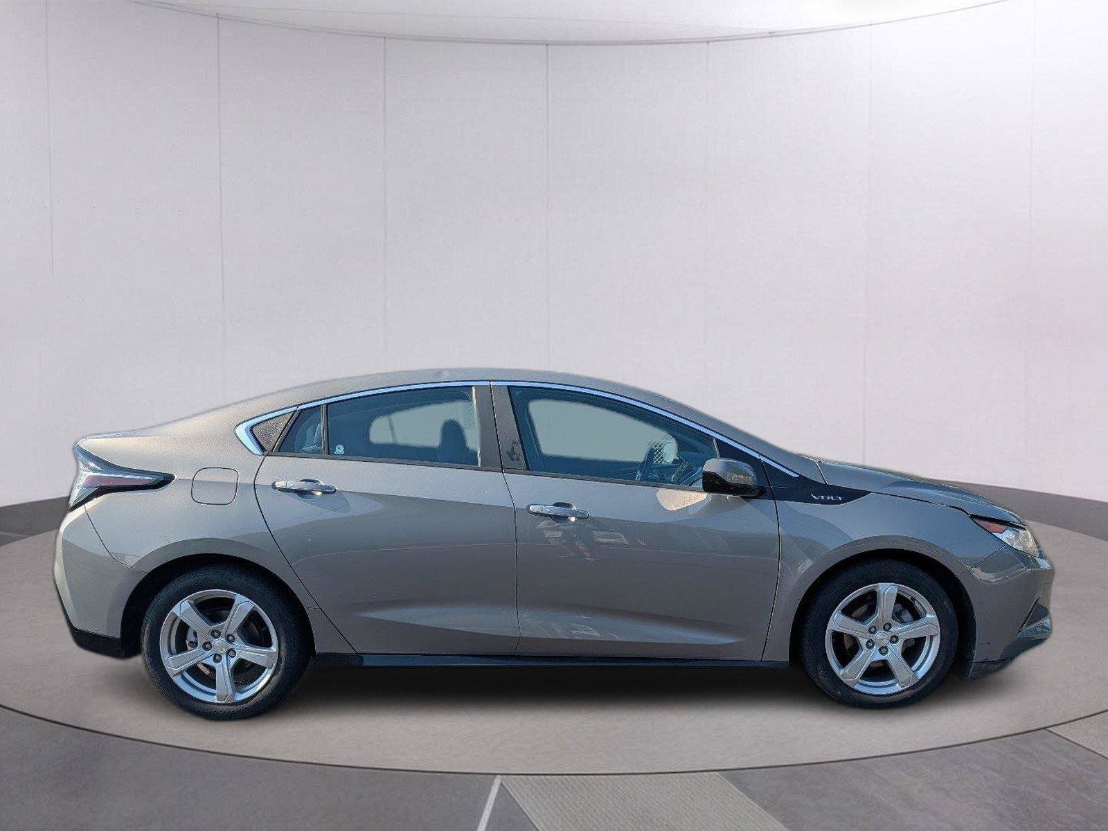Used 2017 Chevrolet Volt LT FWD image 8