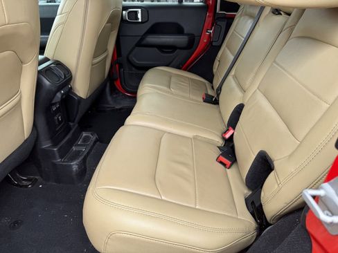 Used 2018 Jeep Wrangler Unlimited Sahara image 21