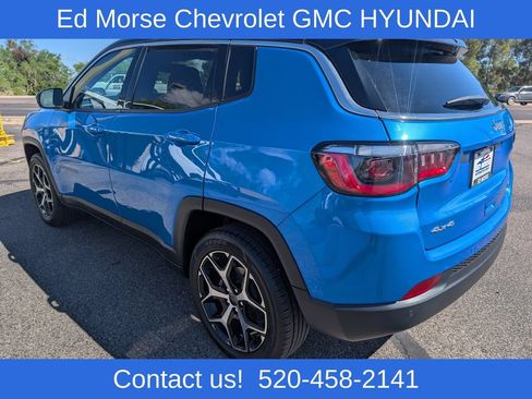 Used 2025 Jeep Compass Limited AWD/4WD image 3