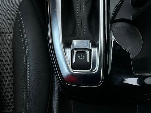 Used 2025 Chevrolet Trax LT image 21