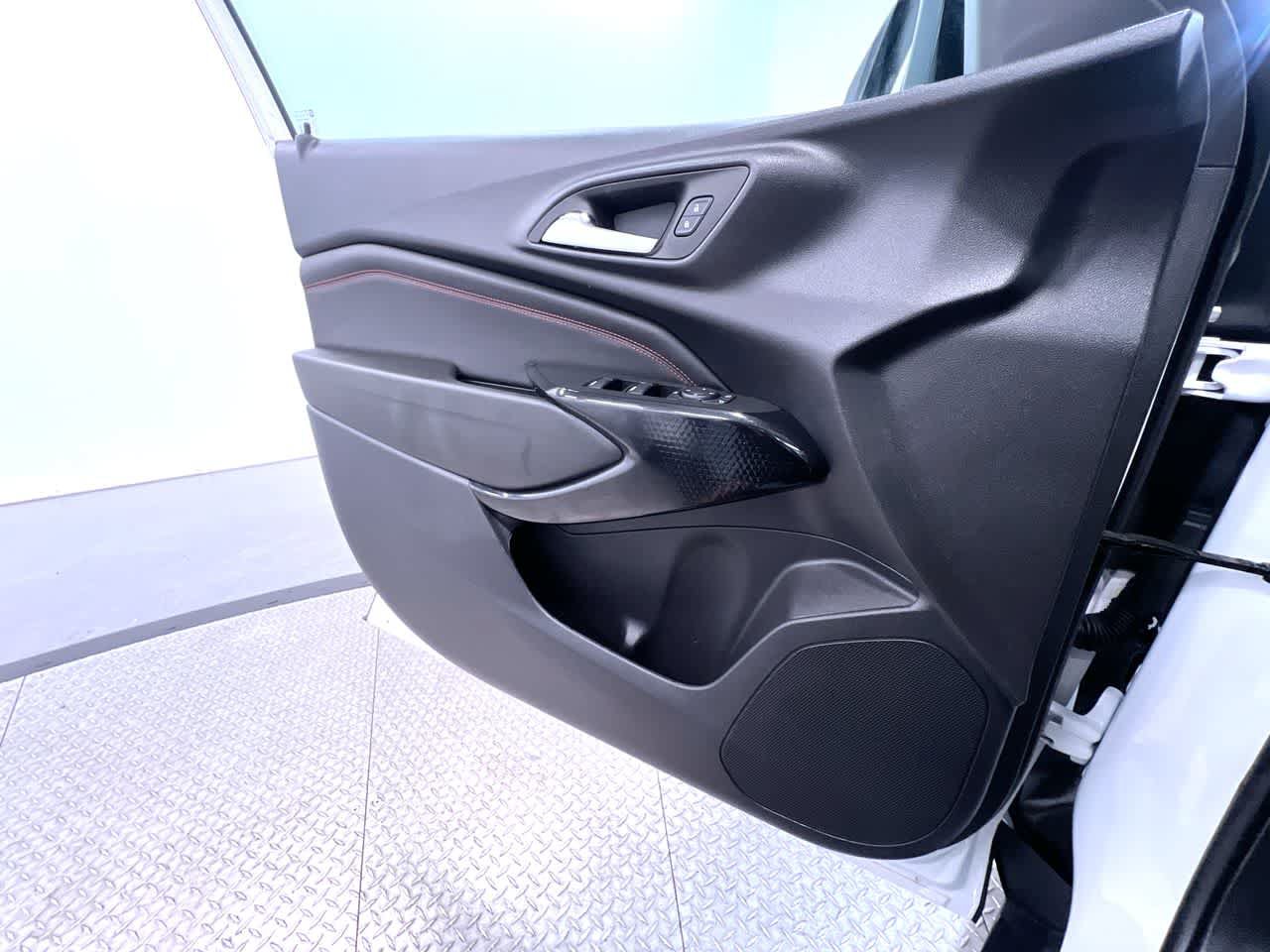 Used 2026 Chevrolet Trax RS w/ Sunroof Package FWD image 30