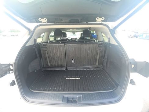 Used 2022 Toyota Highlander XLE AWD/4WD image 28