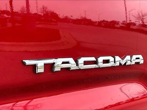 Used 2017 Toyota Tacoma SR5 image 10