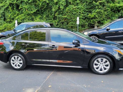 Used 2024 Toyota Corolla LE FWD image 5