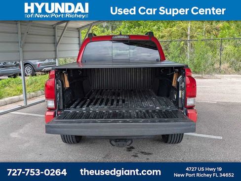 Used 2017 Toyota Tacoma TRD Sport w/ Tow Package RWD image 12