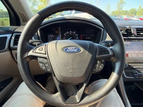 Used 2018 Ford Fusion SE w/ Fusion SE Technology Package FWD image 35