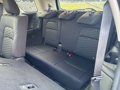 Used 2024 Nissan Pathfinder SV image 11