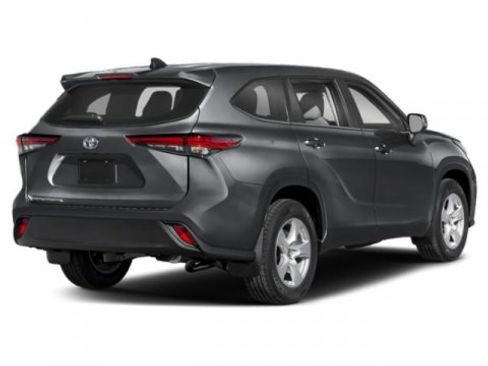 Used 2023 Toyota Highlander LE FWD image 2