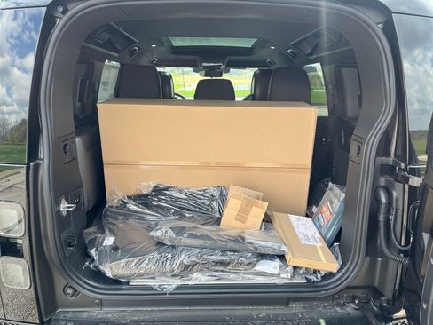 New 2026 Land Rover Defender 110 OCTA image 16