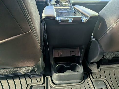 Certified 2023 Toyota Sienna Platinum image 10