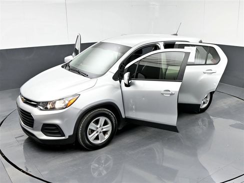 Used 2020 Chevrolet Trax LS w/ Tint and Cruise Package image 39