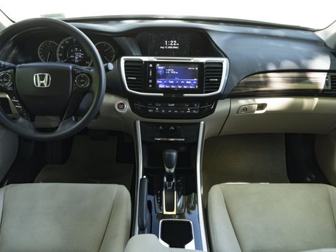 Used 2016 Honda Accord EX image 24