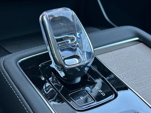 Certified 2025 Volvo XC90 B6 Core w/ Protection Package Premier image 25