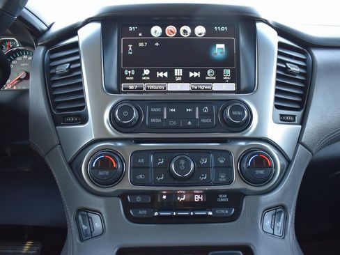 Used 2018 Chevrolet Suburban LT image 18