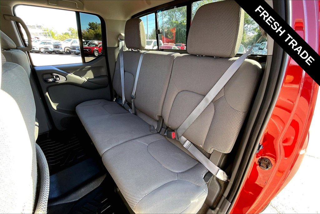 Used 2016 Nissan Frontier SV w/ SV Value Truck Package AWD/4WD image 7