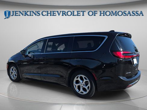 Used 2024 Chrysler Pacifica Limited FWD image 7