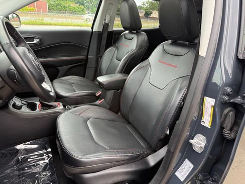 Used 2017 Jeep Compass Trailhawk w/ Leather Interior Group AWD/4WD image 23