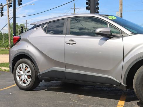 Used 2019 Toyota C-HR LE image 4