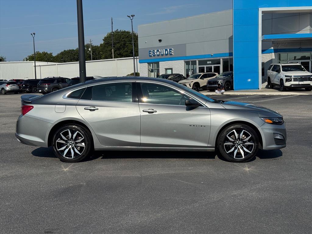 Used 2025 Chevrolet Malibu RS FWD image 2