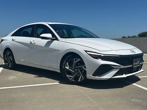 Used 2025 Hyundai Elantra Limited FWD image 6